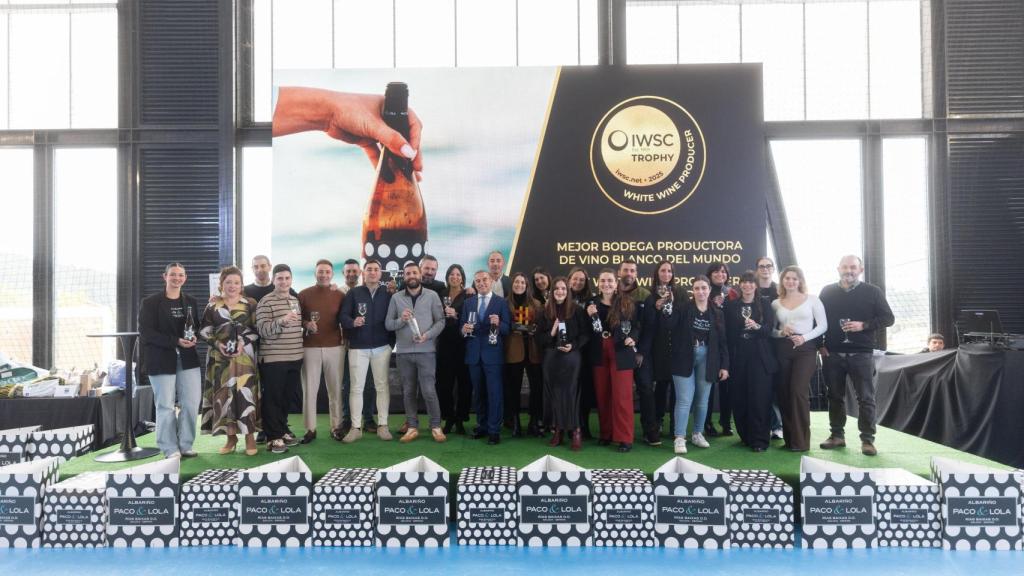 Parte de los responsables de Paco & Lola, en el escenario