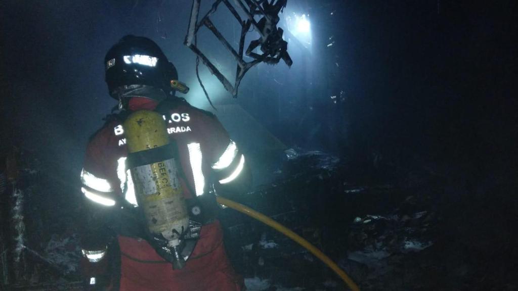 Vivienda calcinada en Pieros