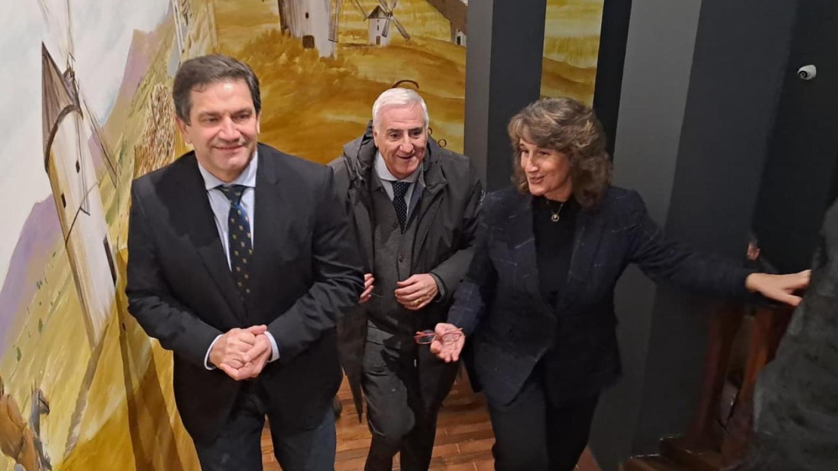 Miguel Ángel Valverde (i) en el Centro Cervantino de Almodóvar del Campo.