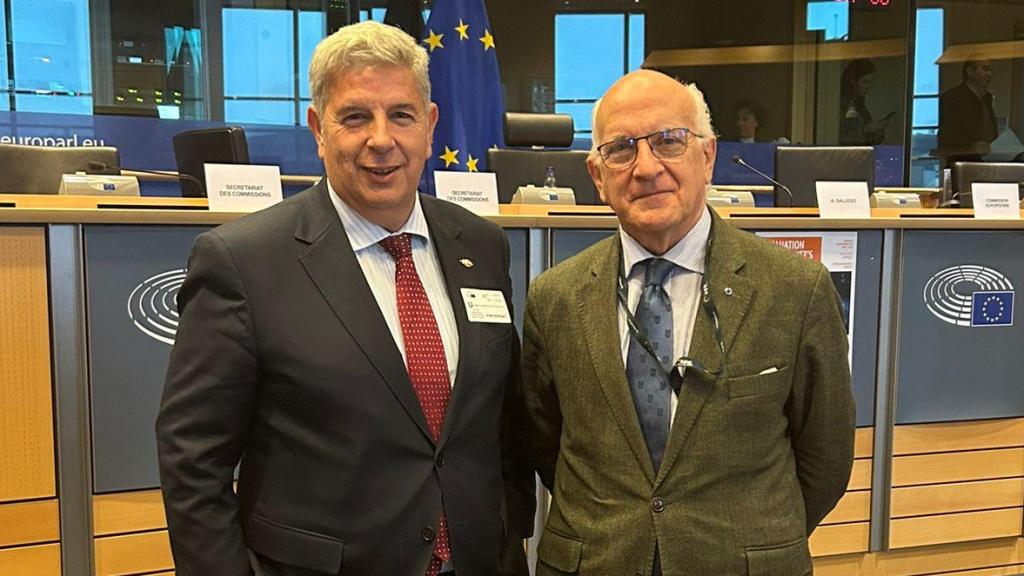 Miguel Angel de la Rosa y Javier Zarzalejos.