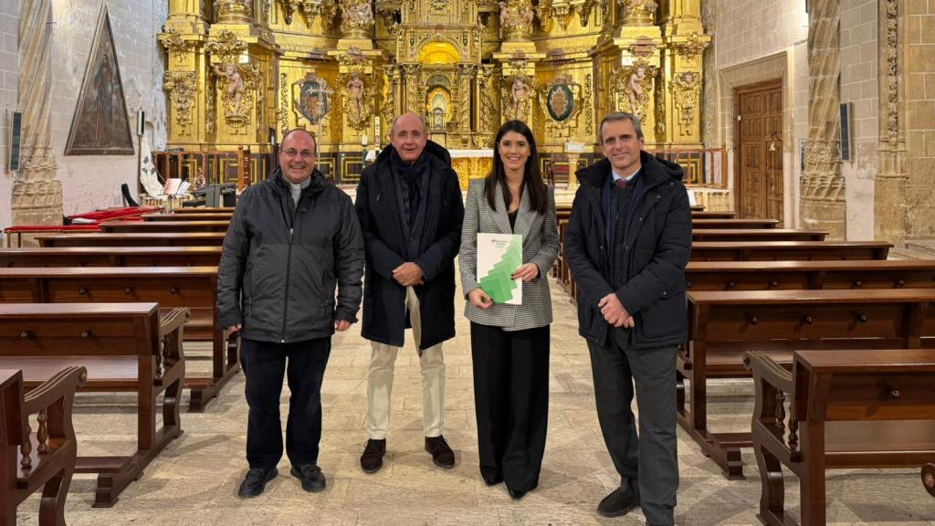 La firma del convenio para iluminar la basílica de Nuestra Señora de la Asunción se produjo el pasado viernes.