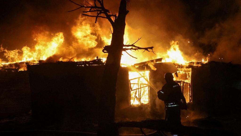 Consecuencias de un ataque con drones rusos en Járkov esta madrugada.