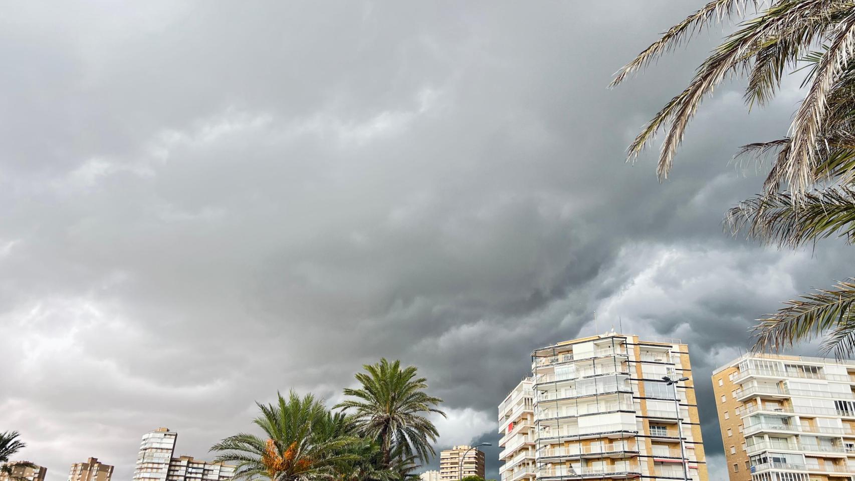 Aemet activa el aviso amarillo por vientos de hasta 80 kilómetros hora en estas zonas de  Alicante