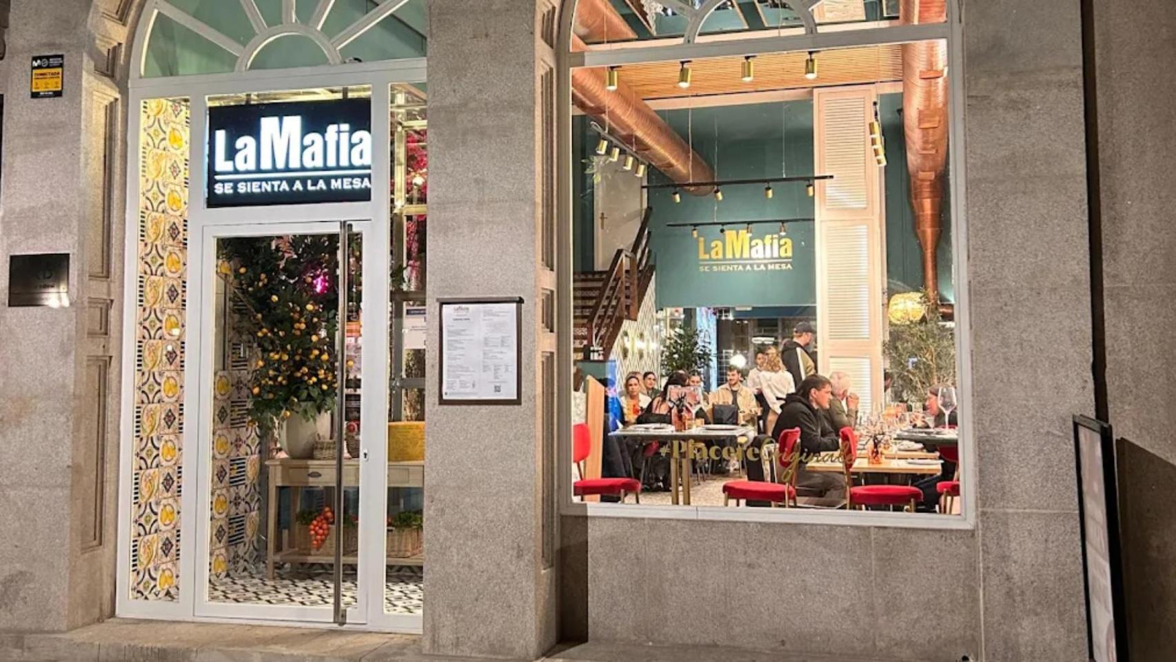Fachada de La Mafia se sienta a la Mesa.
