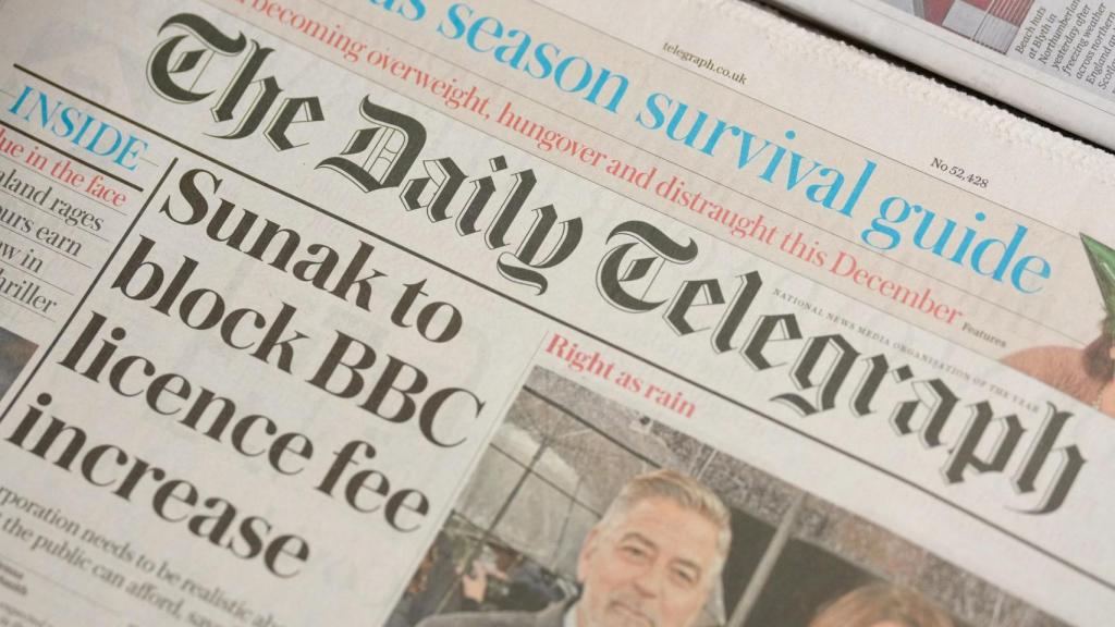 Un ejemplar del The Telegraph en un quiosco en Londres (Reino Unido).