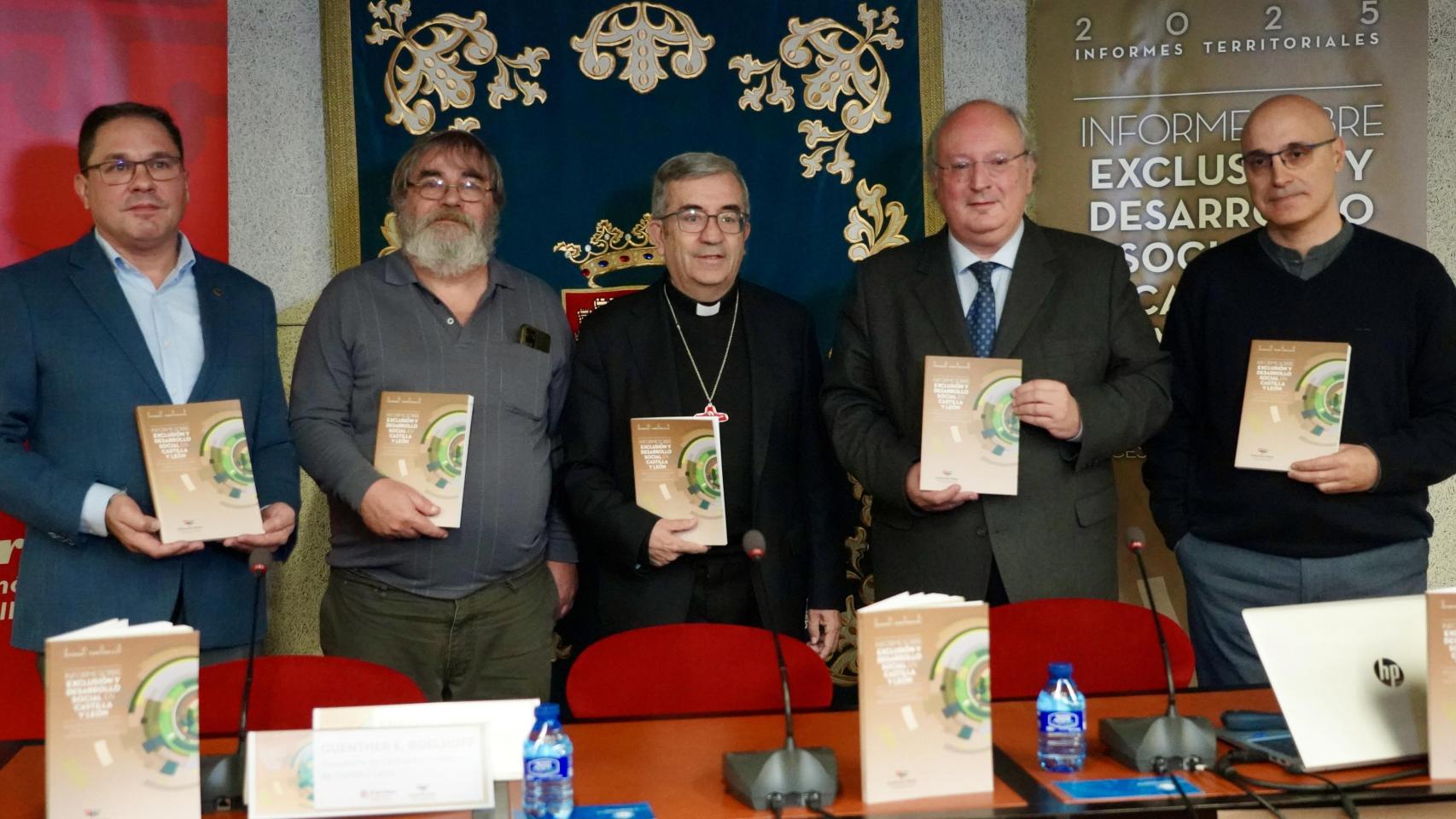 Presentación del Informe sobre Exclusión y Desarrollo Social en Castilla y León, elaborado por la Fundación Foessa. Participan el presidente del CES de Castilla y León, Enrique Cabero, el presidente de Cáritas Castilla y León, Guenther E. Boelhoff, y el miembro del Comité Técnico de la Fundación Foessa, Pedro Fuentes, este lunes