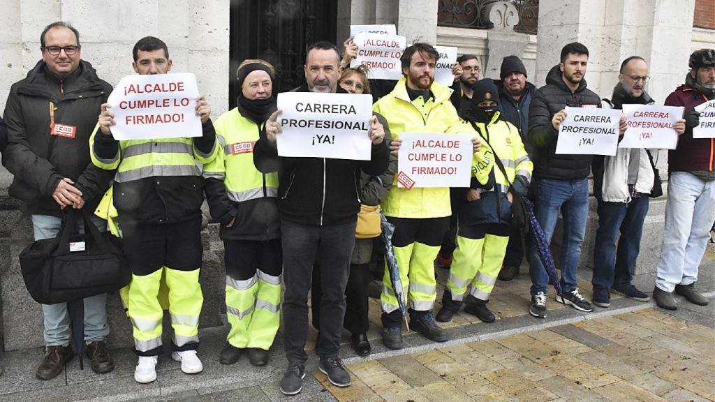 Trabajadores del Ayuntamiento de Valladolid exigiendo la carrera profesional