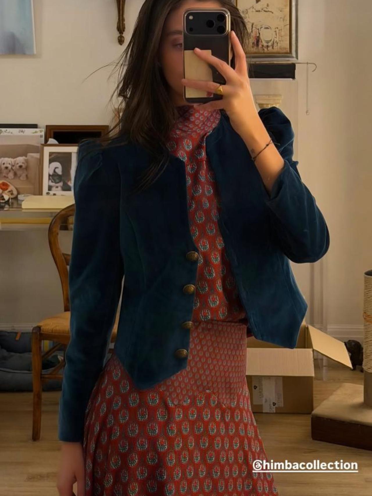 Victoria Collection luce un total look de Himba Collection.