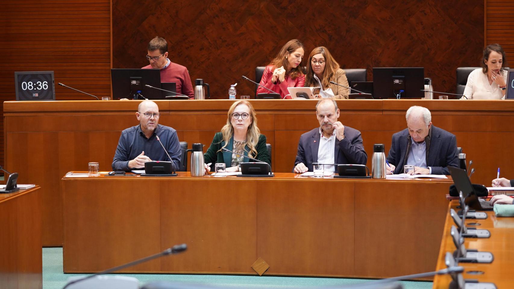 Manuel Pina (CCOO), María Jesús Lorente (Cepyme), José Juan Arcéiz (UGT) y Miguel Marzo (CEOE), en las Cortes de Aragón