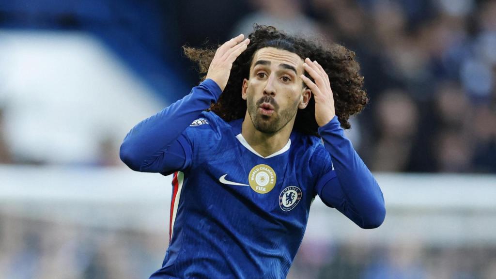 Cucurella, en un partido con el Chelsea