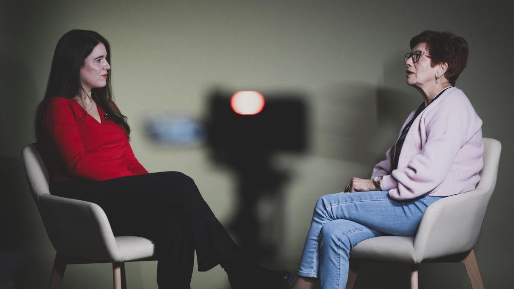 Miriam Jiménez y Rosalía Vicente en su conversación.