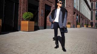 Imagen de archivo de una mujer vestida con leggings