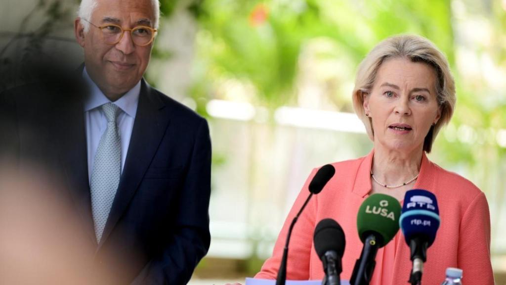 El presidente del Consejo, António Costa, y la presidenta de la Comisión, Ursula von der Leyen, durante su comparecencia de este lunes en Luanda