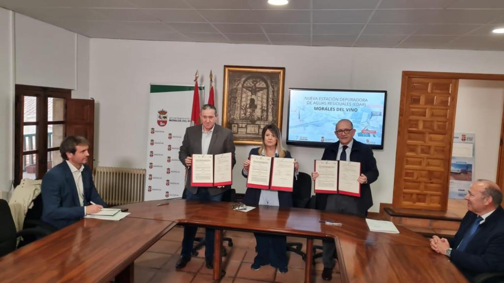 El director general de Infraestructuras y Sostenibilidad Ambiental y consejero delegado de Somacyl, José Manuel Jiménez; el presidente de la Diputación, Javier Faúndez; y la alcaldesa, Carmen Lorenzo