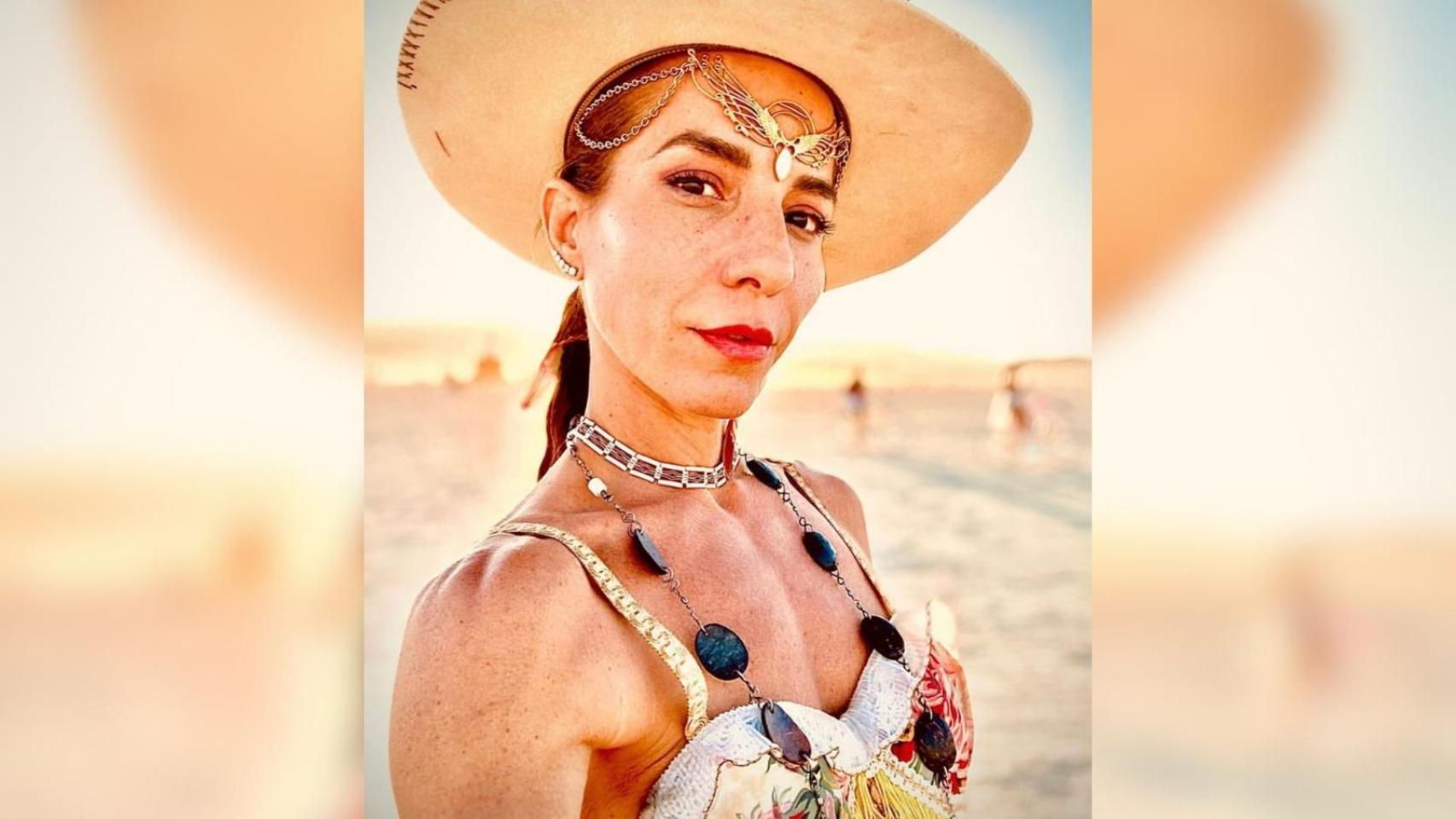 Flor Bollini durante un encuentro espiritual celebrado en Nevada llamado Burning Man.