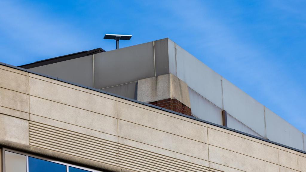 Amazon Leo Ultra en un edificio.