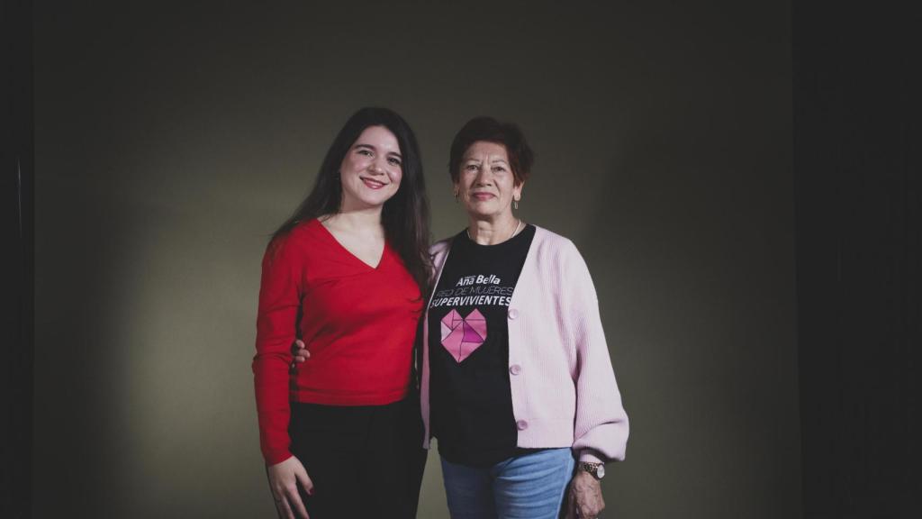Miriam Jiménez y Rosalía Vicente frente al objetivo.