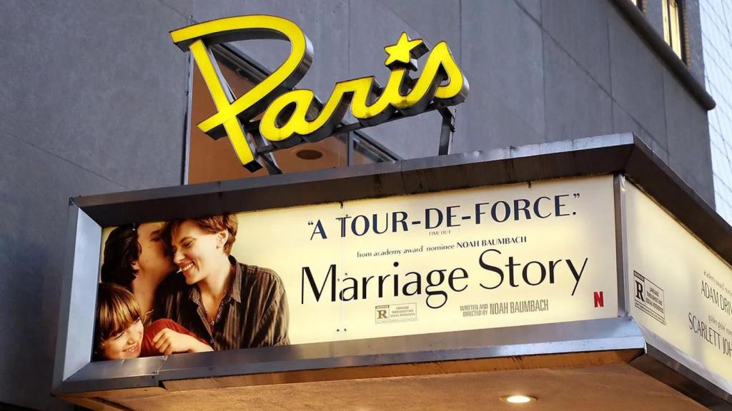 Imagen del cine París en Manhattan, Nueva York, propiedad de Netflix, durante la proyección de la película 'Historia de un matrimonio'.