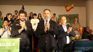 Alejandro Nolasco, Santiago Abascal y Santiago Morón, en el mitin de Vox en Zaragoza
