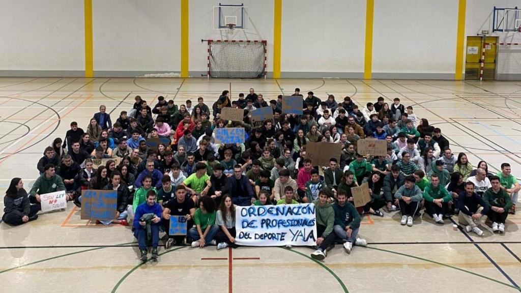 Estudiantes de INEF de la UDC piden aprobar la Ley Estatal de Ordenación de los Profesionales del Deporte