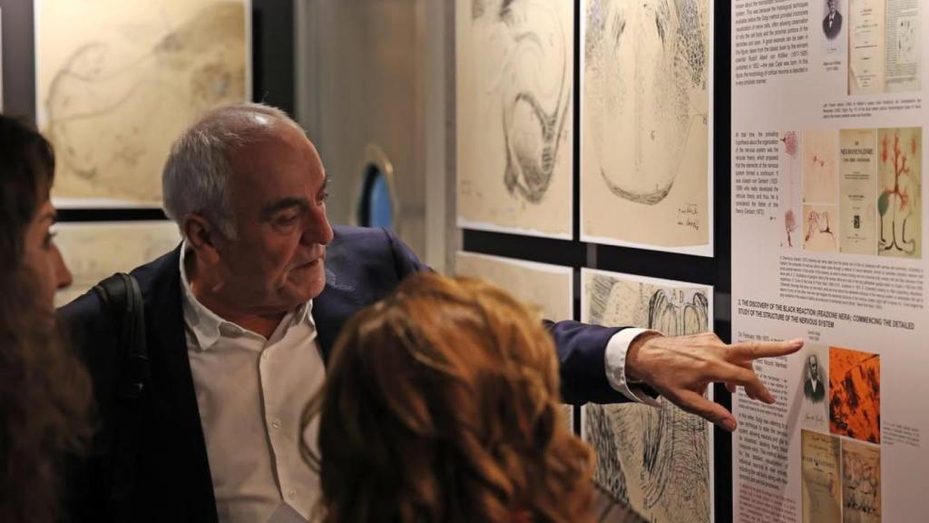 Javier de Felipe, en la exposición Museo Nacional de Ciencias Naturales que reúne dibujos originales de Ramón y Cajal.