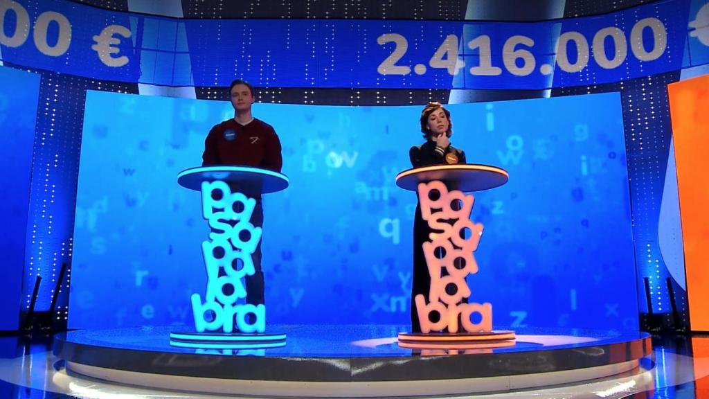 Manu y Rosa luchan por un bote de más de 2,4 millones de euros en 'Pasapalabra'.