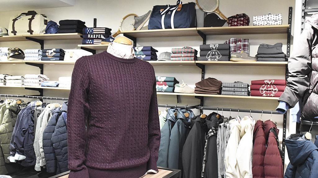 Jerseys y cazadoras, entre otras prendas, en Azzurro