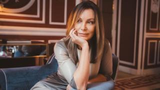 Mar Flores en el Salón Rojo de Santo Mauro (A Luxury Collection Hotel Madrid).