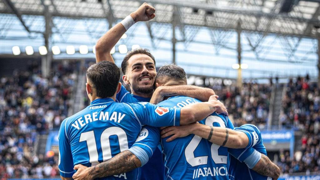 Los jugadores del Deportivo celebran un gol ante el Ceuta.