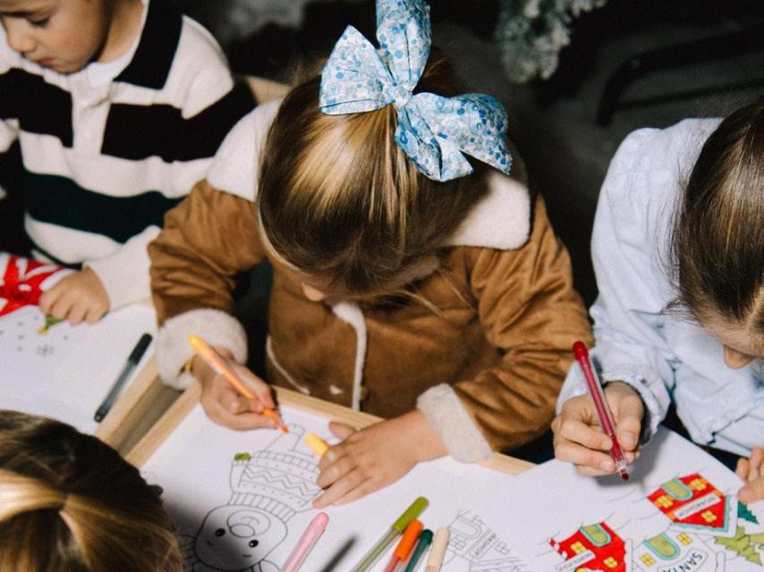 Niños disfrutando de las actividades.