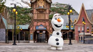 Robot Olaf en el parque.