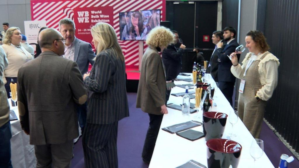 Bodegas San Dionisio, De Fuente Álamo (Albacete), Y Bodega Latúe-San Isidro, De Villanueva De Alcardete (Toledo) Se Cuelgan Dos Medellas De Oro En La World Bulk Winw Exhibiton.