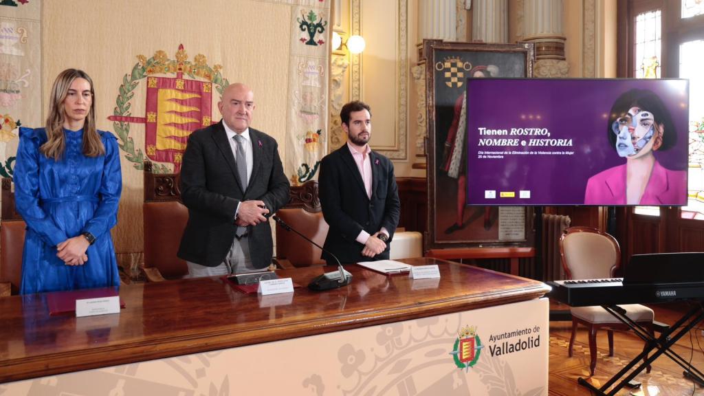 El alcalde de Valladolid, Jesús Julio Carnero, durante el acto institucional por el Día Internacional para la Eliminación de la Violencia contra las Mujeres, este martes