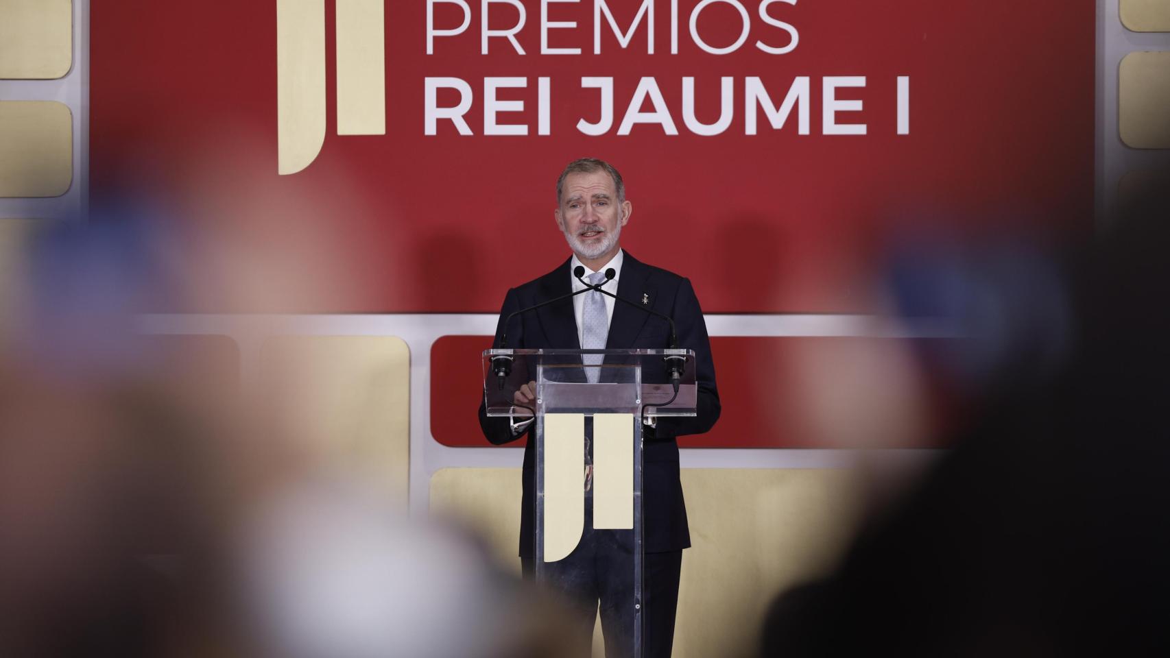 El rey Felipe VI durante su intervención en la ceremonia de la 37ª edición de los Premios Rei Jaume I. Efe / Biel Aliño
