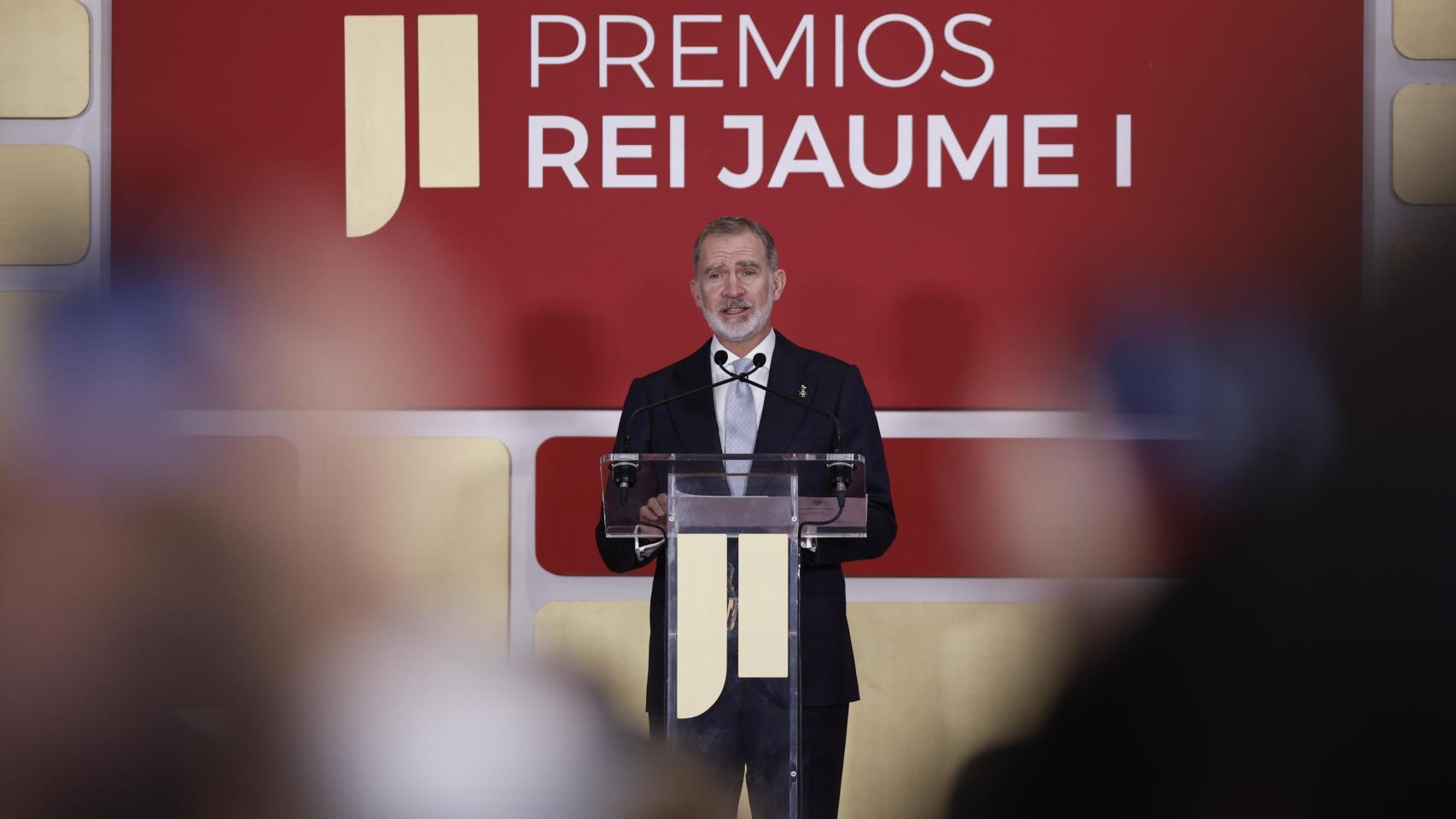 El rey Felipe VI durante su intervención en la ceremonia de la 37ª edición de los Premios Rei Jaume I. Efe / Biel Aliño