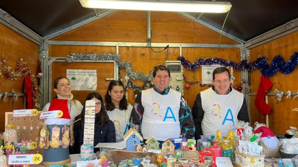 Caseta de productos hechos a mano por personas de Atades.