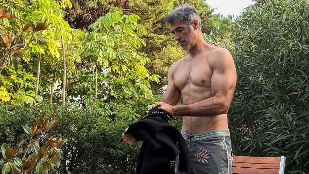 Jorge Fernández antes de una sesión de surf.