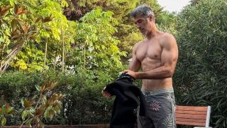 Jorge Fernández antes de una sesión de surf.