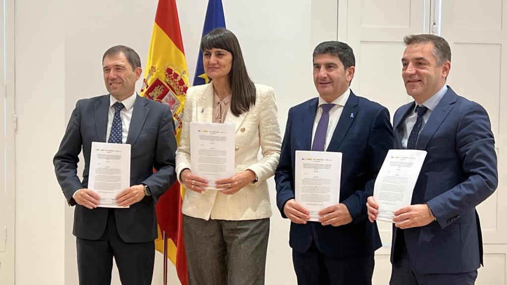 Imagen de la firma del convenio.