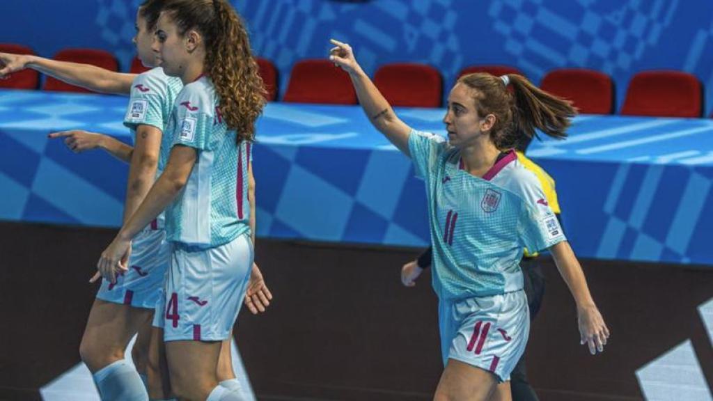 Irene Samper celebra un gol contra Colombia en el Mundial de fútbol sala femenino