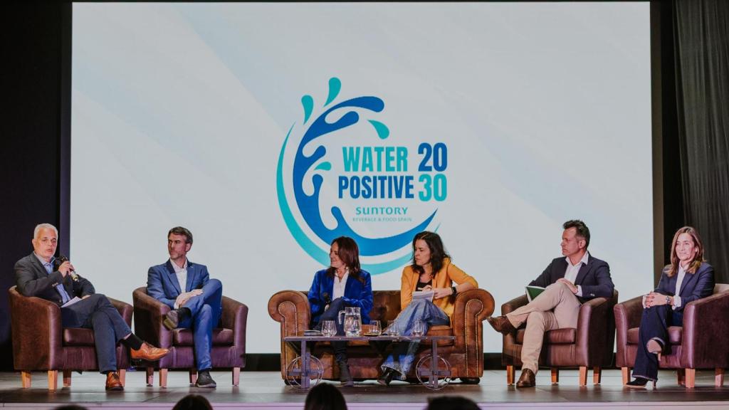 La compañía ha promovido una mesa redonda para compartir reflexiones y compromisos sobre los retos, soluciones y el futuro del agua en España.