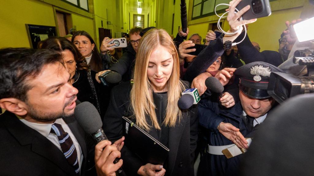 Chiara Ferragni, este martes, dirigiéndose a la prensa.