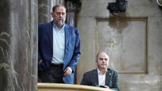The president of ERC, Oriol Junqueras and the secretary general of Junts per Catalunya, Jordi Turull, during the first day of the general policy debate, in the Parliament of Catalonia, October 8./