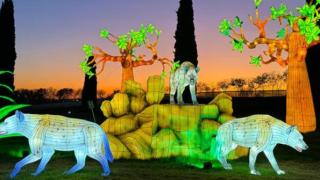 Varias de las esculturas de Brilla Zoo en Madrid.