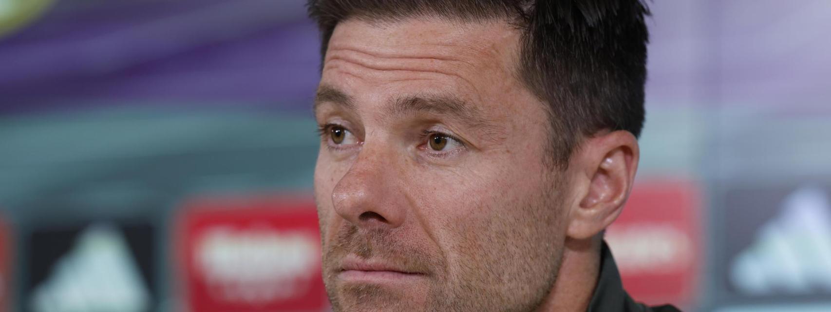 Xabi Alonso atiende a los medios en rueda de prensa.