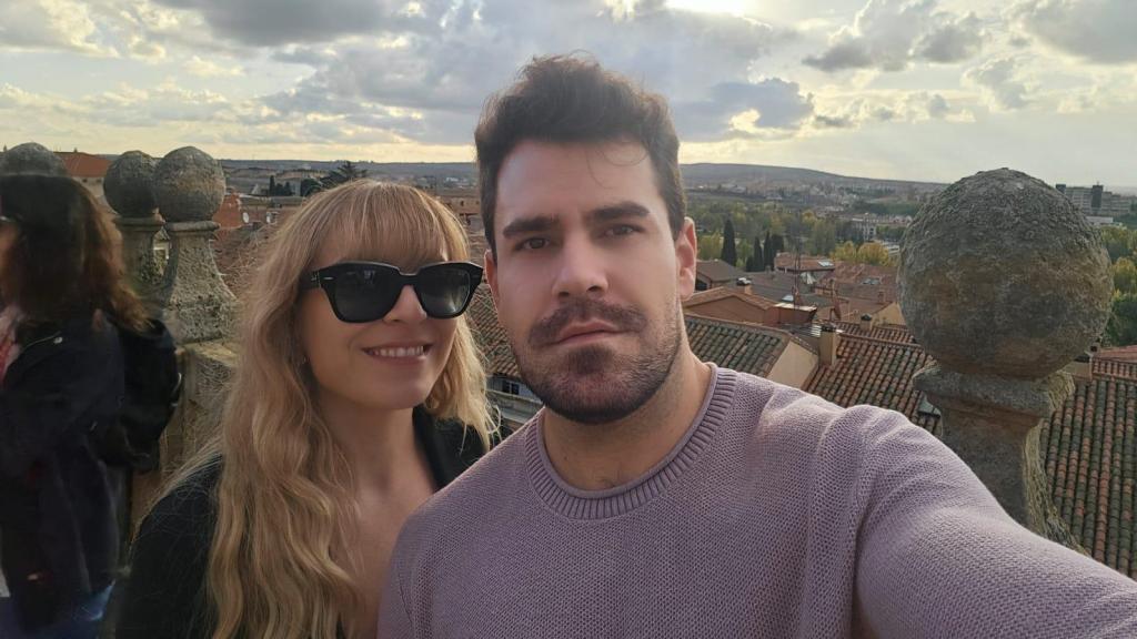 Valentín junto a su pareja.
