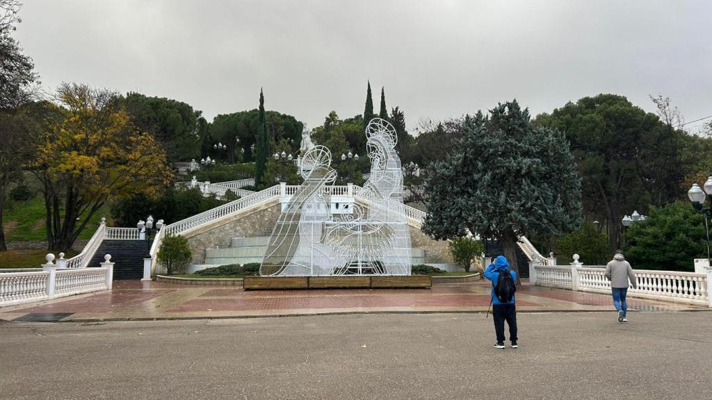 El belén gigante a los pies de las escaleras del Batallador.