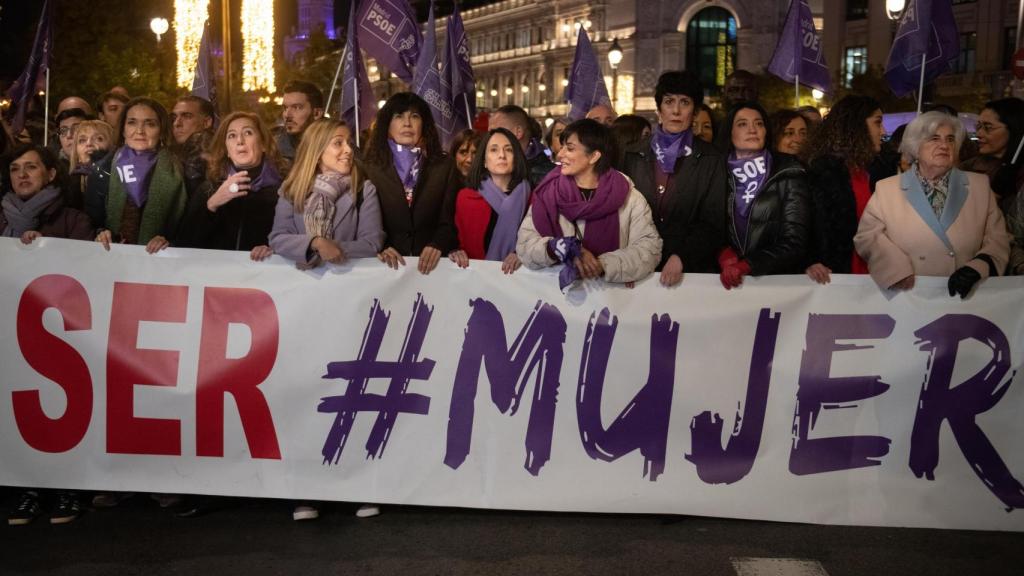 Cabecera de una concentración por el día de la Eliminación de la violencia contra las Mujeres, este martes en Madrid.