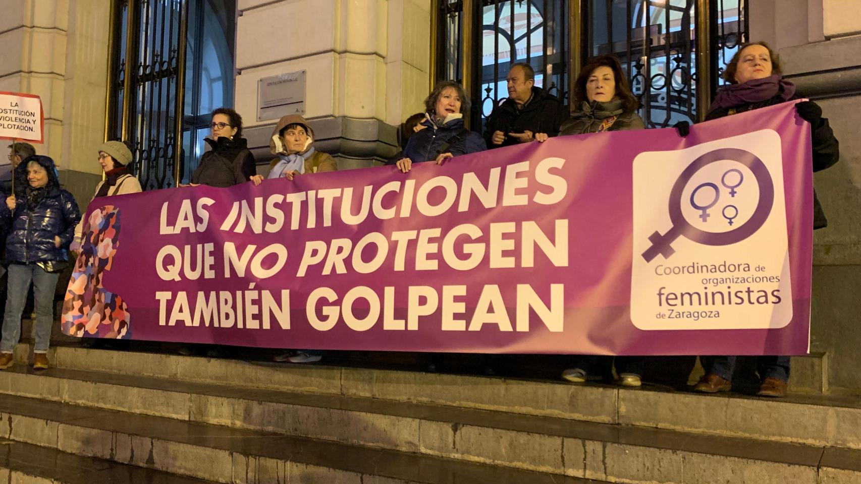 Concentración por el 25-N, este martes en Zaragoza.