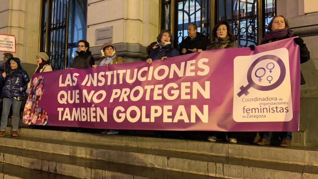 Concentración por el 25-N, este martes en Zaragoza.